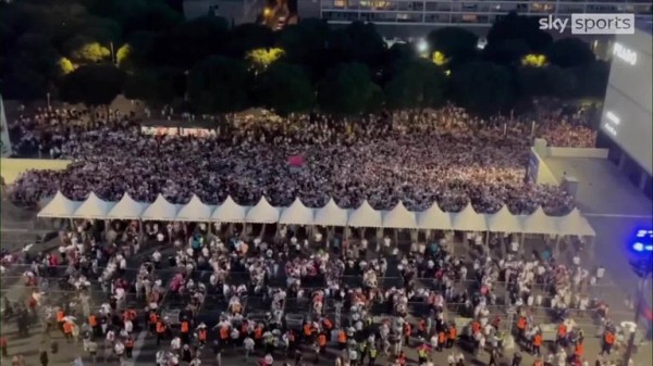 Rugby World Cup: Chaos for fans entering Stade Velodrome for England vs Argentina
     
        Rugby World Cup: Chaos for fans entering Stade Velodrome for England vs Argentina