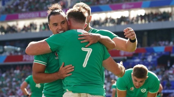Rugby World Cup: Ireland's Josh van der Flier ditches scrum cap due to hot conditions
     
        Rugby World Cup: Ireland's Josh van der Flier ditches scrum cap due to hot conditions